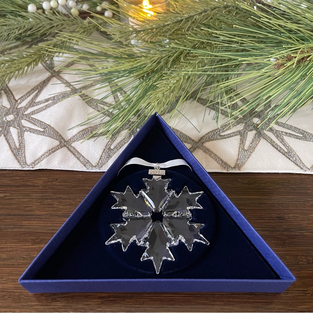 NIB 2018 Swarovski Annual Christmas Snowflake Ornament